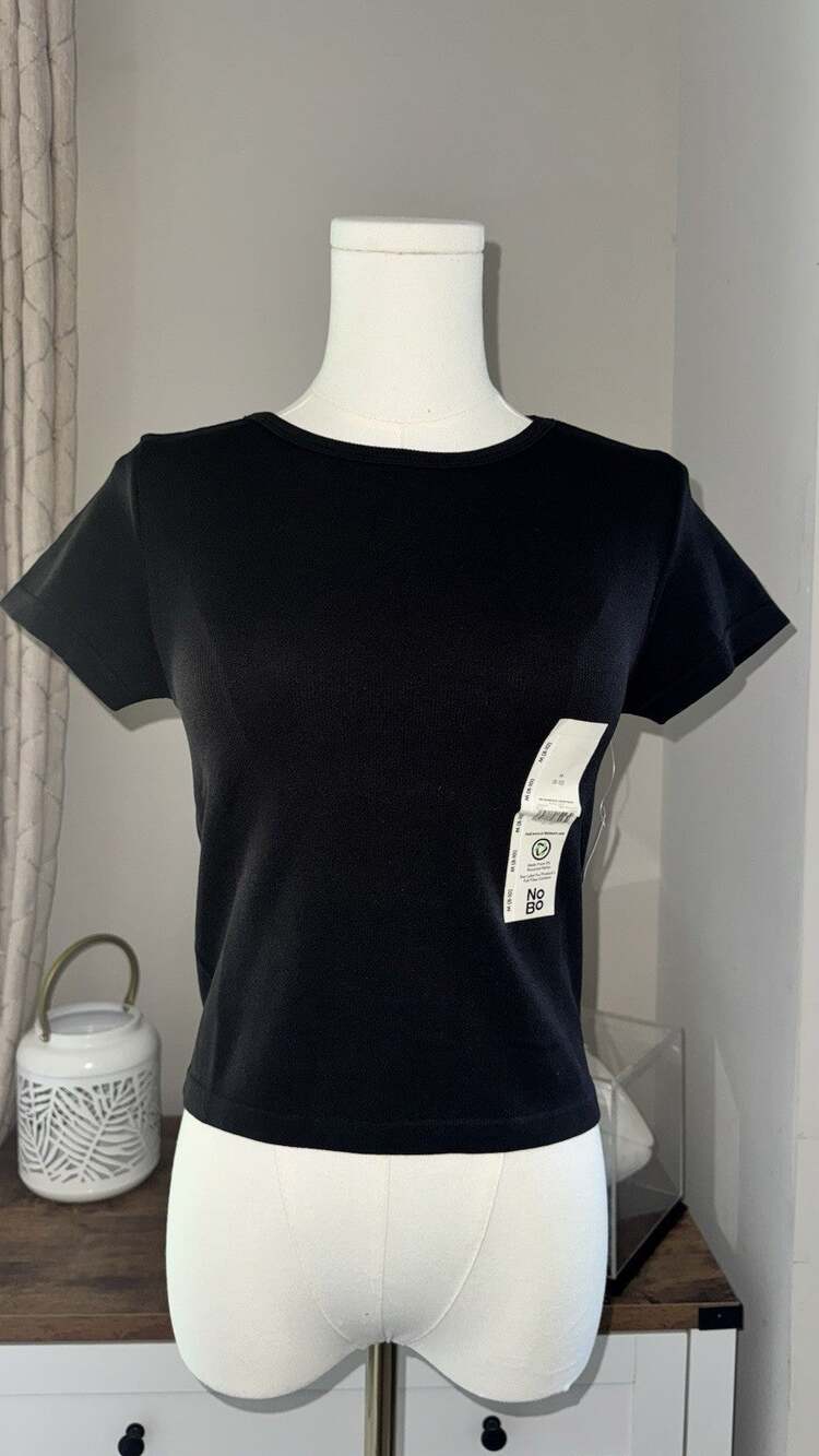 No Boundaries Womens Seamless Crop Top M 8-10 Black Short Sleeve Crew Neck NWT